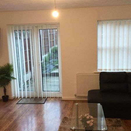 Quiet Residential Area Within Easy Reach Of Town Apartamento Manchester Exterior foto